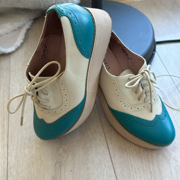 Leather shoe - Picture 2 of 3